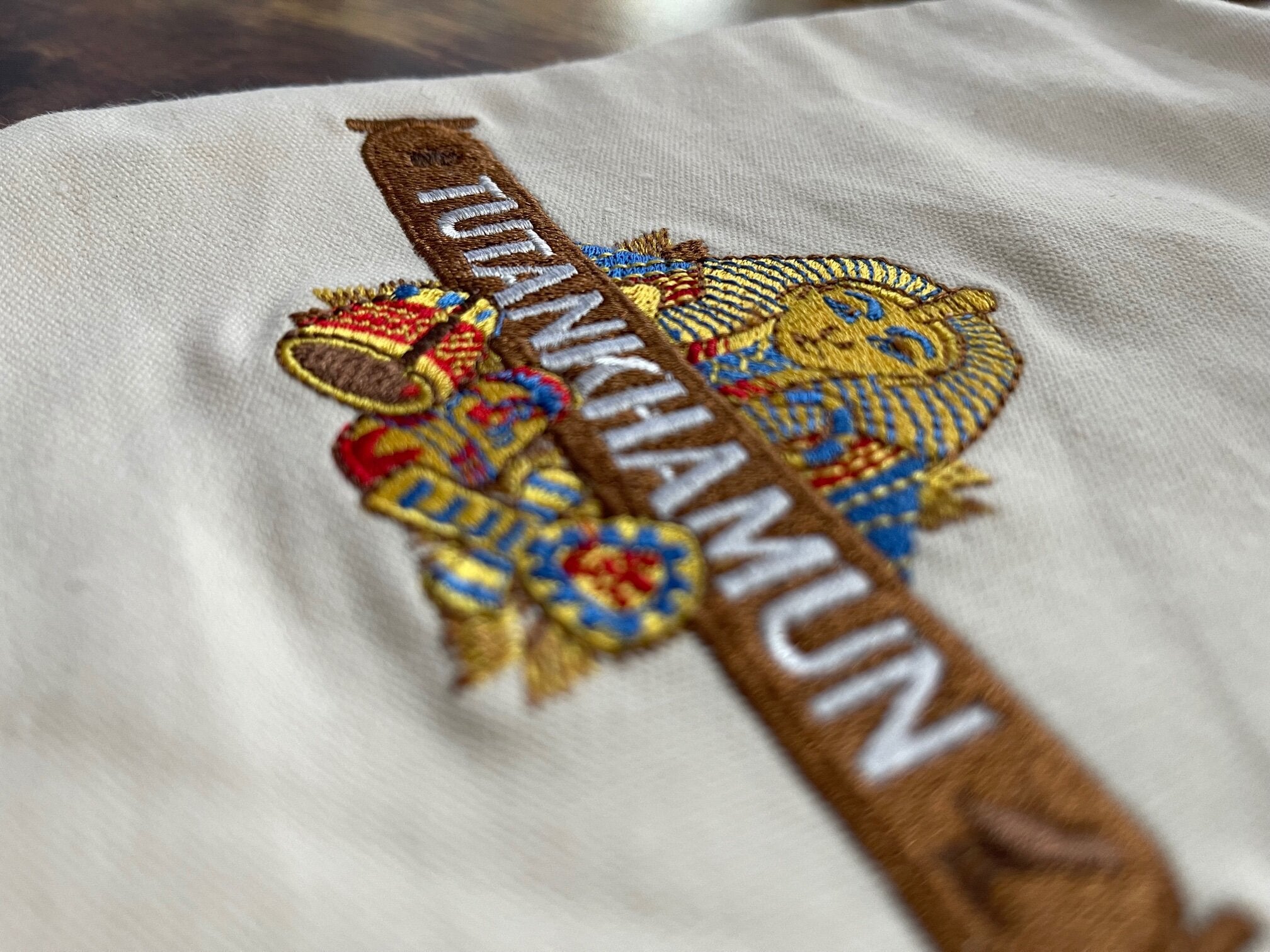 Tutankhamun Embroidered Tile Bag-zoom-5